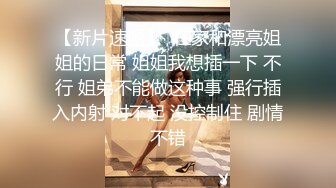 作死坑神潜入国内某商场女士卫生间门缝中连续TP多位美眉方便牛仔裤长发美女蝴蝶逼真好看