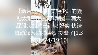 【小虎牙18清纯小萝莉】娇小身材一手抓美乳，全裸诱惑扒开小穴，跪着翘起屁股妞来扭去，抬起双腿给大家看美脚