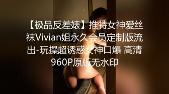 莱利和男友向莱利的妹妹展示淘气是多么有趣