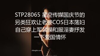 商场女厕近距离偷窥白衣美女不敢坐半蹲着尿的小嫩B