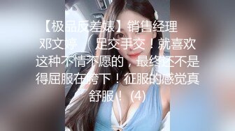 骚气萌妹子性感开档黑丝茄子带套自慰太大抹点润滑油才进得去