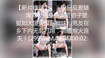 新来的美女小可爱湖南甜甜露脸发骚，跟狼友互动听指挥揉奶玩逼，无毛白虎很是性感的，道具抽插淫水多多刺激