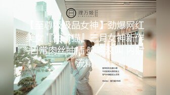  美容店老板双飞两个良家美容技师，骚逼做着身体老板进来帮忙，揉奶抠逼爽的双腿直发抖