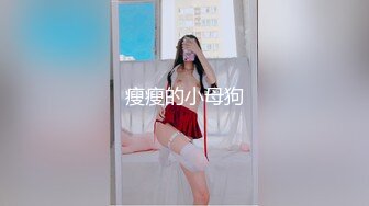 推特极品长腿苗条烧婊子【橙子】私拍，丝袜塞逼肛塞夹着假阳具公共场合露出边走边紫薇，骚话连天 (3)